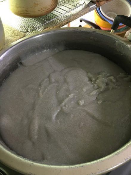 灰色
